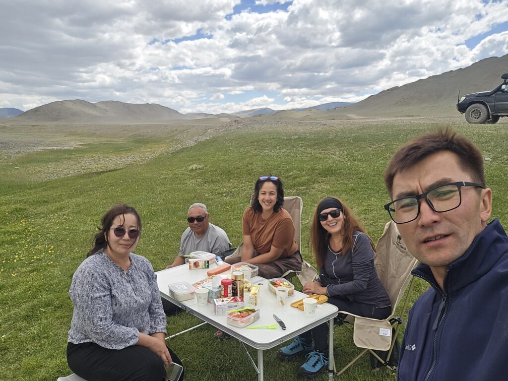 Gobi desert & western Mongolia Mongolia Gobi desert tours Western Mongolia tour Gobi and western Mongolia tour Gobi desert tour Mongolia eagle hunter tour Mongolia Eagle festival tour western Mongolia