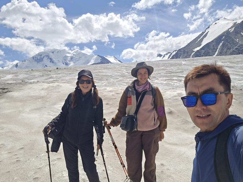 Gobi desert & western Mongolia Mongolia Gobi desert tours Western Mongolia tour Gobi and western Mongolia tour Gobi desert tour Mongolia eagle hunter tour Mongolia Eagle festival tour western Mongolia