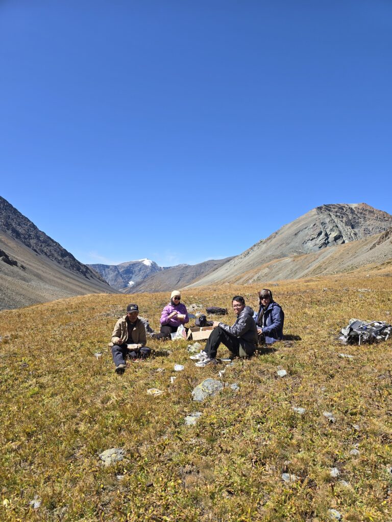 Gobi desert & western Mongolia Mongolia Gobi desert tours Western Mongolia tour Gobi and western Mongolia tour Gobi desert tour Mongolia eagle hunter tour Mongolia Eagle festival tour western Mongolia