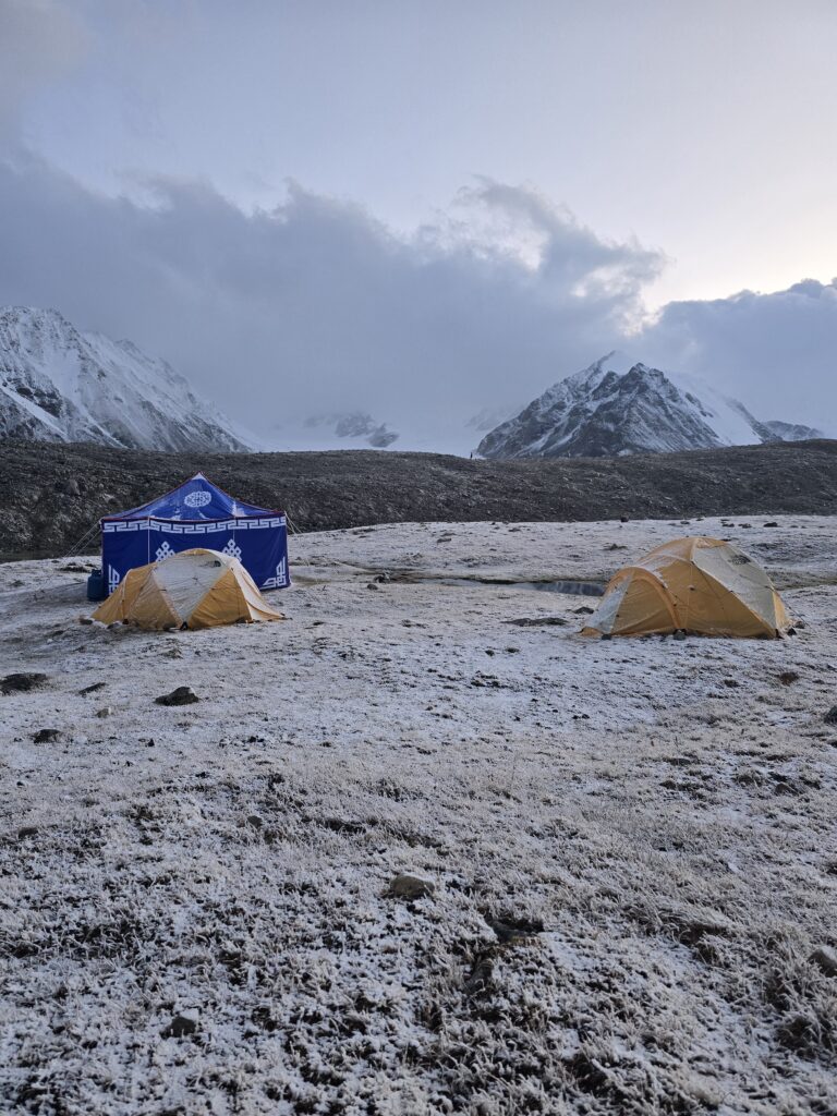 Gobi desert & western Mongolia Mongolia Gobi desert tours Western Mongolia tour Gobi and western Mongolia tour Gobi desert tour Mongolia eagle hunter tour Mongolia Eagle festival tour western Mongolia