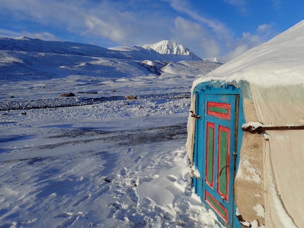 ins adventure, Mongolia winter migration, horseback eagle hunting, Mongolian Altai tour, nomadic lifestyle Mongolia, Mongolia cultural tour, Mongolia nature photography